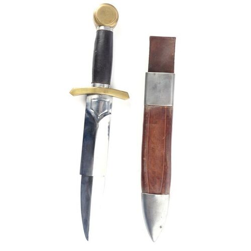 Lot #745 - Duncan Idaho's (Edward Atterton) Atreides-Style Retractable Dagger and Sheath ### FRANK HERBERT'S CHILDREN OF DUNE (2003)