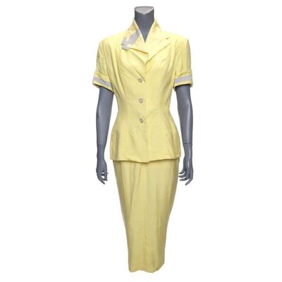 Lot #1114 - Betty Parker's (Joan Allen) Costume ### PLEASANTVILLE (1998)