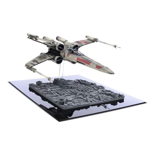 Lot #1304 - Dave Jones Collection: ICONS Replica X-Wing Starfighter Model ### STAR WARS: A NEW HOPE (1977)