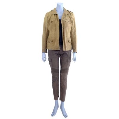 Lot #1424 - Sarah Connor's Arrival at Felipe's Costume ### TERMINATOR: DARK FATE (2019)