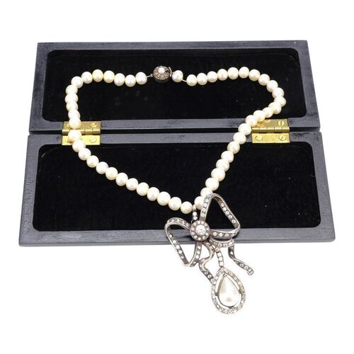 Lot #1487 - Elena de la Vega's (Catherine Zeta-Jones) Necklace and Gift Box ### LEGEND OF ZORRO, THE (2005)