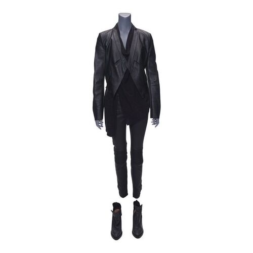Lot # 16: Detective Muss' (Athena Karkanis) Season 1 Costume
