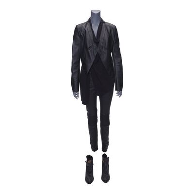 Lot # 16: Detective Muss' (Athena Karkanis) Season 1 Costume
