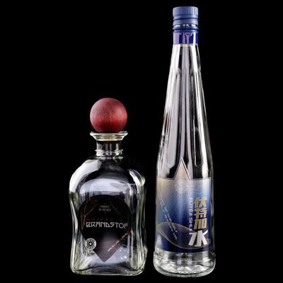 Lot # 277: Amos Burton (Wes Chatham) and Roberta "Bobbie" Draper's (Frankie Adams) Booze Bottles on Ceres Station