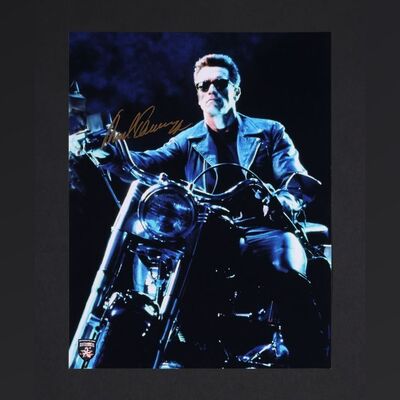 Lot #541 - TERMINATOR 2: JUDGMENT DAY (1991) - Arnold Schwarzenegger Autographed Still