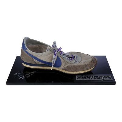 Lot #379: STAR WARS: RETURN OF THE JEDI (1983) - Rebel "Shoe" Spaceship