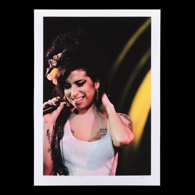 Lot #457: AMY WINEHOUSE - Limited Edition Jill Furmanovsky Islington November 2006 Performance Print