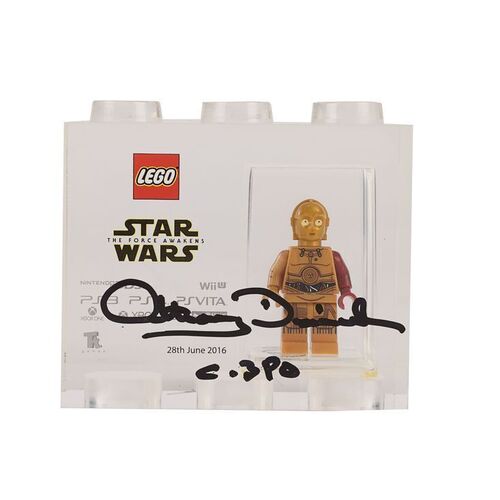 Lot #782: STAR WARS: THE FORCE AWAKENS (2015) - Anthony Daniels Collection: Autographed Lego C-3PO Dark Red Arm Minifigure Display