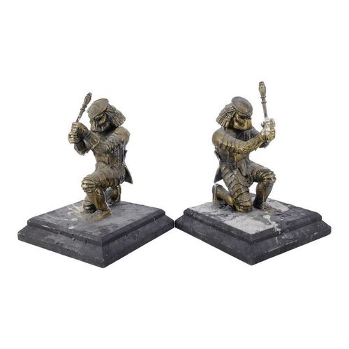 Lot #834: AVP: ALIEN VS. PREDATOR (2004) - Set of Predator Statue Model Miniatures