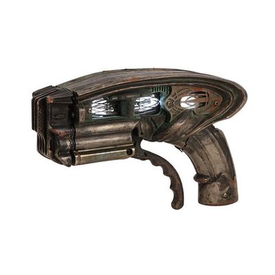 Lot #984: THE THE CHRONICLES OF RIDDICK (2004) - Necromonger Hero Light-up Handgun