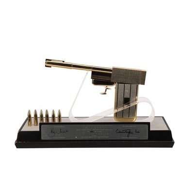 Lot #1253: JAMES BOND: THE MAN WITH THE GOLDEN GUN (1974) - Factory Entertainment Sir Roger Moore and Sir Christopher Lee Autographed Limited Edition Replica Golden Gun