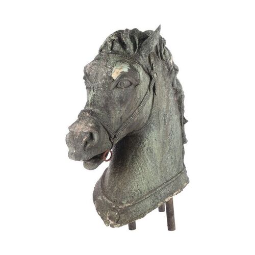 Lot #1272: JAMES BOND: GOLDENEYE (1995) - Statue Horse Head
