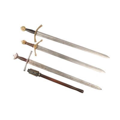 Lot #1453: OUTLAW KING (2018) - Collection of Main Character Stunt Weapons