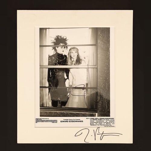 Lot #96 - EDWARD SCISSORHANDS (1990) - Black-and-White Still and Tim Burton Book Autographed by Johnny Depp, Tim Burton, Eva Green and Chlo&Atilde;&fnof;&Acirc;&laquo; Grace Moretz
