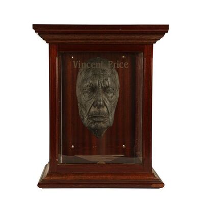 Lot #378 - UNKNOWN PRODUCTION - Vincent Price Life Cast Display