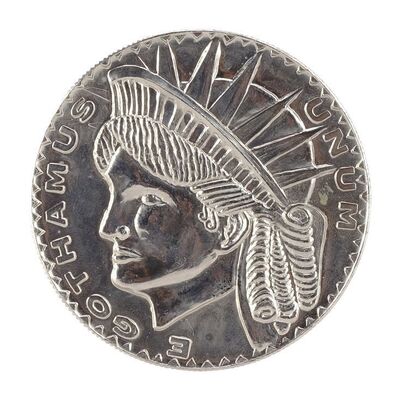 Lot #499 - Two-Face's (Tommy Lee Jones) Oversized Unscarred Coin ### BATMAN FOREVER (1995)