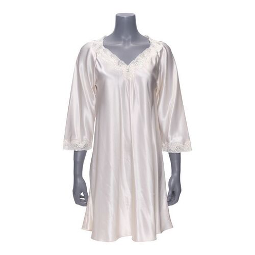 Lot #518 - Leigh Anne Tuohy's (Sandra Bullock) Nightgown ### THE BLIND SIDE (2009)