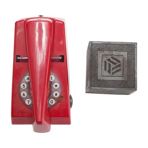 Lot #606 - Minos Puzzle Cube and Red Phone ### ESCAPE ROOM (2019)