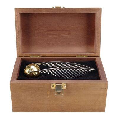 Lot #654 - Golden Snitch Crew Gift ### HARRY POTTER AND THE SORCERER'S STONE (2001)