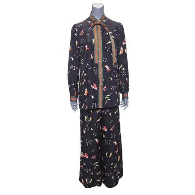 Lot #716 - Santa's (Michelle Yeoh) Origami Pantsuit Costume ### LAST CHRISTMAS (2019)