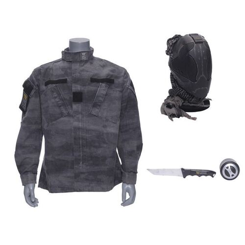 Lot #762 - WCKD Trooper Jacket and Helmet with Stunt Knife and Grenade ### MAZE RUNNER: THE DEATH CURE (2018)