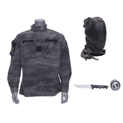 Lot #762 - WCKD Trooper Jacket and Helmet with Stunt Knife and Grenade ### MAZE RUNNER: THE DEATH CURE (2018)