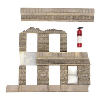 Lot #1281 - Model Miniature Building Pieces and Fire Extinguisher ### GODZILLA (1998)