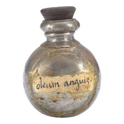 Lot #1308 - Sanderson Sisters' Potion Bottle ### HOCUS POCUS (1993)