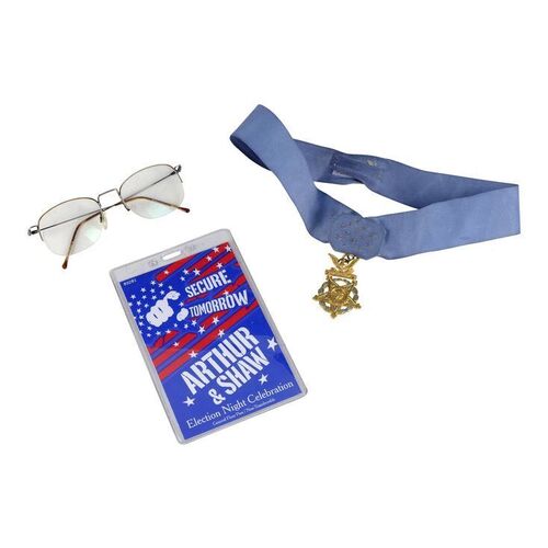 Lot #1393 - Ben Marco's (Denzel Washington) Glasses with Medal of Valor and Election Celebration Badge ### THE MANCHURIAN CANDIDATE (2004)