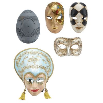 Lot #1495 - Cleopatra Egg Casting and Masquerade Masks ### RED NOTICE (2021)