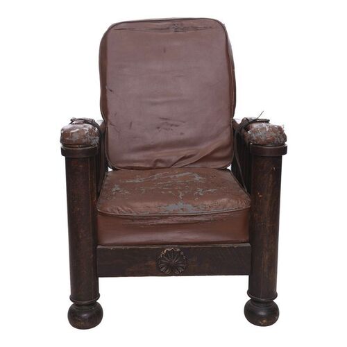 Lot #107 - Missy Armitage's (Catherine Keener) Screen-Matched Hypnosis Chair ### GET OUT (2017)