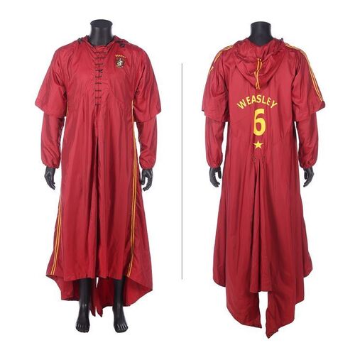 154. George Weasley's (Oliver Phelps) Quidditch Cape ### HARRY POTTER AND THE PRISONER OF AZKABAN (2004)