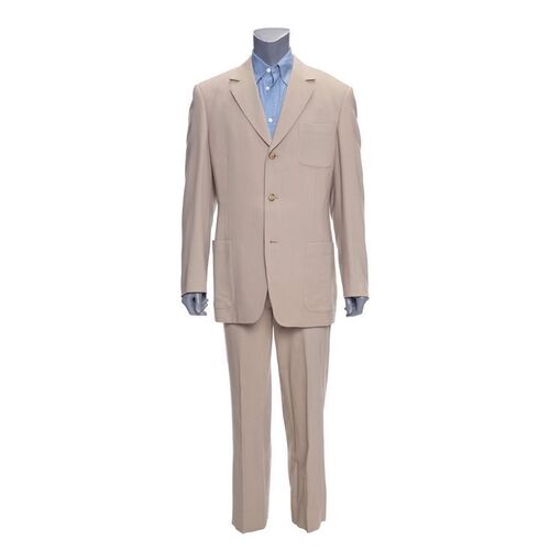 233. Leonard Shelby's (Guy Pierce) Suit ### MEMENTO (2000)