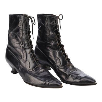 244. Eliza Doolittle's (Audrey Hepburn) Boots ### MY FAIR LADY (1964)