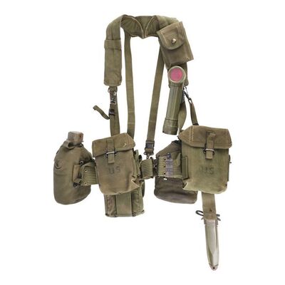 851. Forrest Gump's (Tom Hanks) Load-Carrying Equipment with Light-Up Flashlight ### FORREST GUMP (1994)