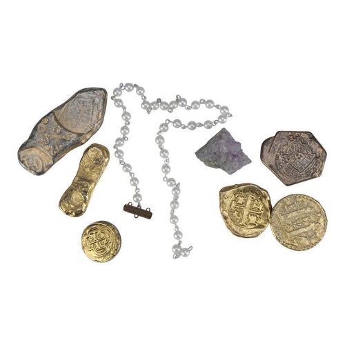 917. Set of One-Eyed Willy's Coins and Treasure ### THE GOONIES (1985)