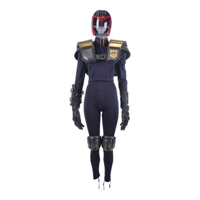 1038. Female Street Judge Costume ### JUDGE DREDD (1995)