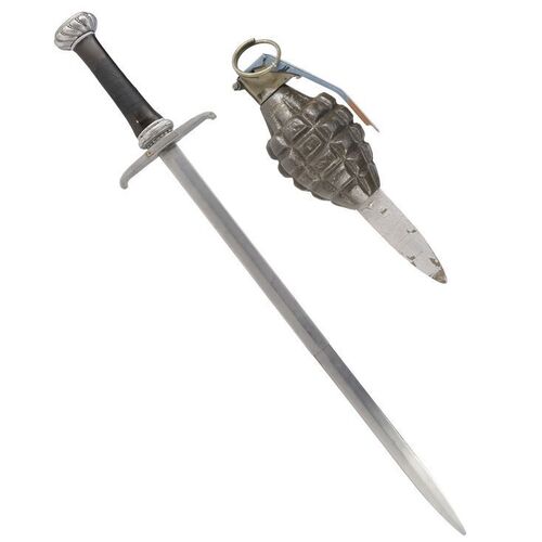 1075. Detective Jack Slater's (Arnold Schwarzenegger) Retractable Sword with Grenade Knife ### LAST ACTION HERO (1993)