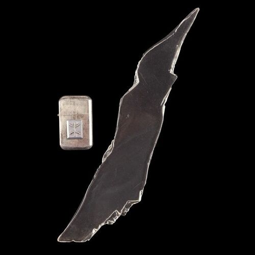1190. Man's (Ed Harris) Wendehorn Lighter and Mother's (Jennifer Lawrence) Glass Shard ### MOTHER! (2017)