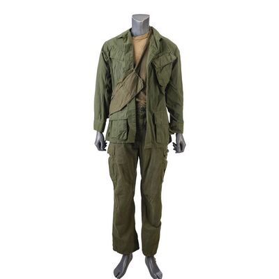 1261. Chris Taylor's (Charlie Sheen) Army Fatigues ### PLATOON (1986)