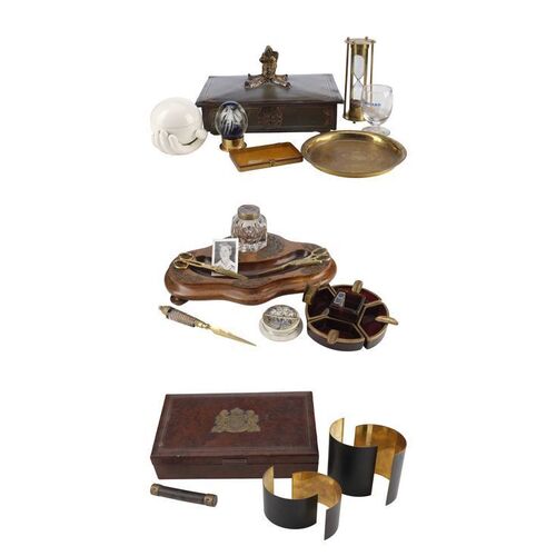 1632. Jean-Luc Picard's (Patrick Stewart) Desk Accessories ### STAR TREK: PICARD (2020-2023)