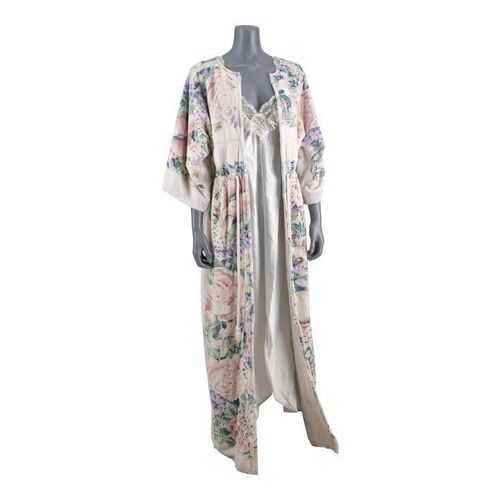 1809. Thelma's (Geena Davis) Robe and Nightgown ### THELMA & LOUISE (1991)