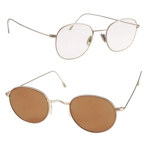 1816. Jake Brigance's (Matthew McConaughey) Glasses and Ellen Roark's (Sandra Bullock) Sunglasses ### TIME TO KILL, A (1996)