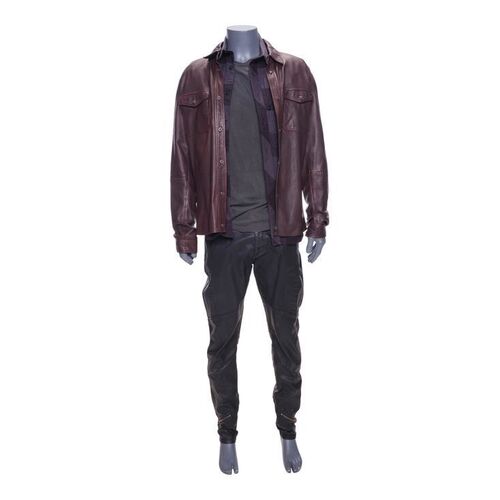 Lot #116: Diego Hargreeves's (David Castaneda) Babysitting Costume ### UMBRELLA ACADEMY, THE (2019 - 2024)