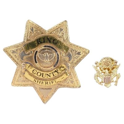Lot #1: Rick Grimes' (Andrew Lincoln) Sheriff Badge and Pin ### WALKING DEAD, THE (2010-2022)
