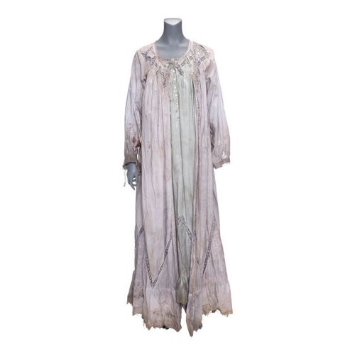 Lot #6: Morgan Jones' (Lennie James) Wife Jenny's Nightgown and Robe ### WALKING DEAD, THE (2010-2022)