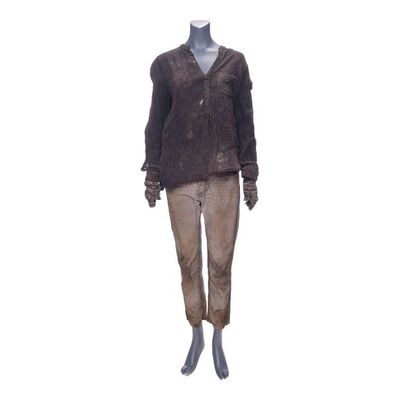 Lot #162: Madison Clark's (Kim Dickens) "No One's Gone" Episode Costume ### FEAR THE WALKING DEAD (2015-2023)