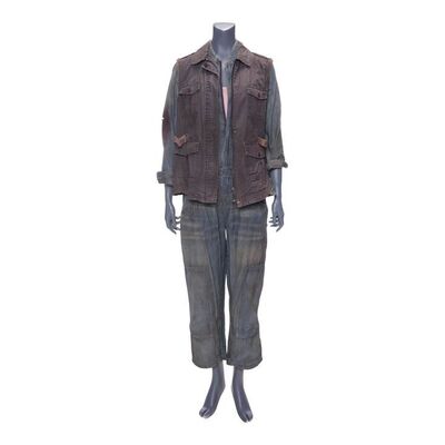 Lot #171: Sarah Rabinowitz's (Mo Collins) Coveralls with Vest ### FEAR THE WALKING DEAD (2015-2023)