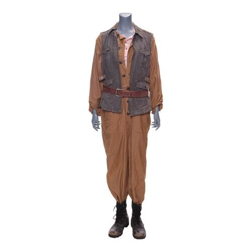 Lot #183: Sarah Rabinowitz's (Mo Collins) Season 5 Premiere Costume with Cardigan ### FEAR THE WALKING DEAD (2015-2023)
