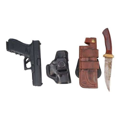 Lot #218: Sarah Rabinowitz's (Mo Collins) Gun and Holster with Knife and Sheath ### FEAR THE WALKING DEAD (2015-2023)